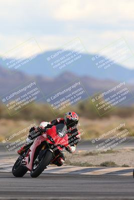 media/Nov-16-2025-Race Pace (Sun) [[8c5fa54630]]/Non Verified Riders (1st 20 Minutes)/5-Turn 15 (110pm)/